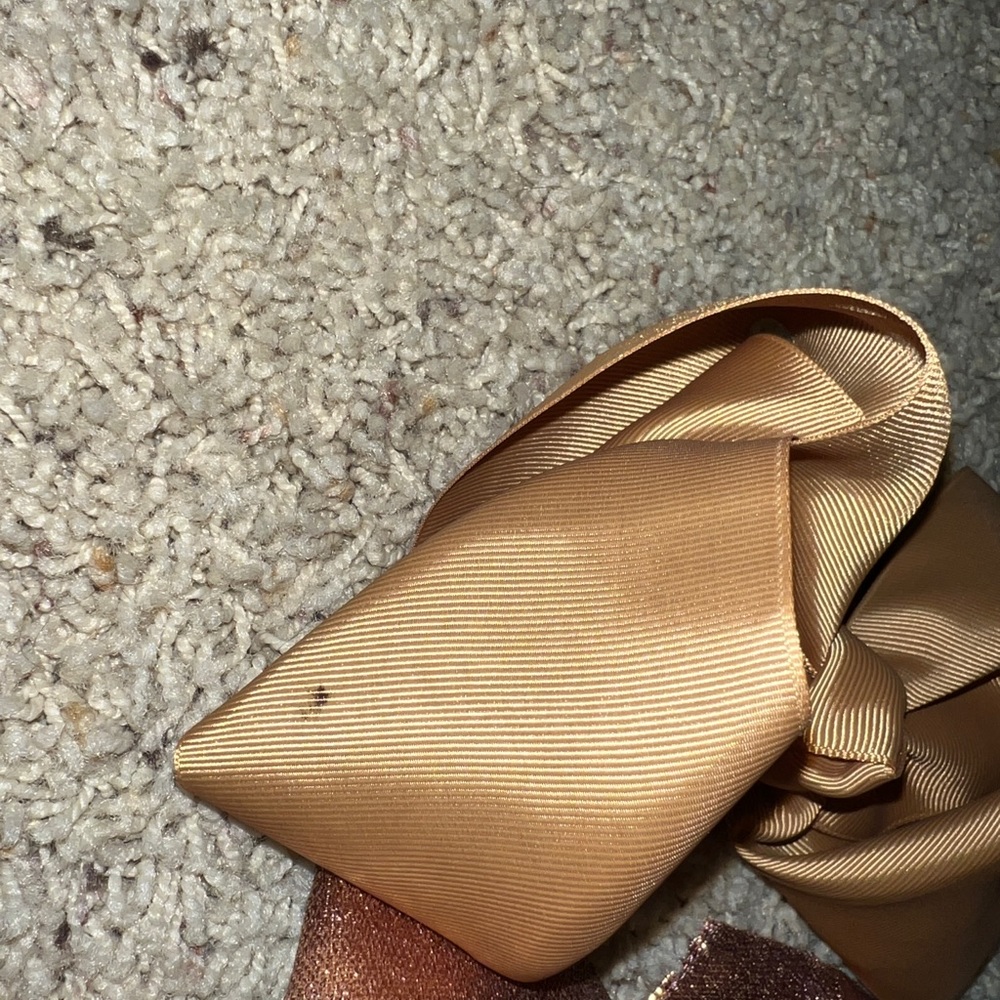 Bows! - Picture 2 of 4